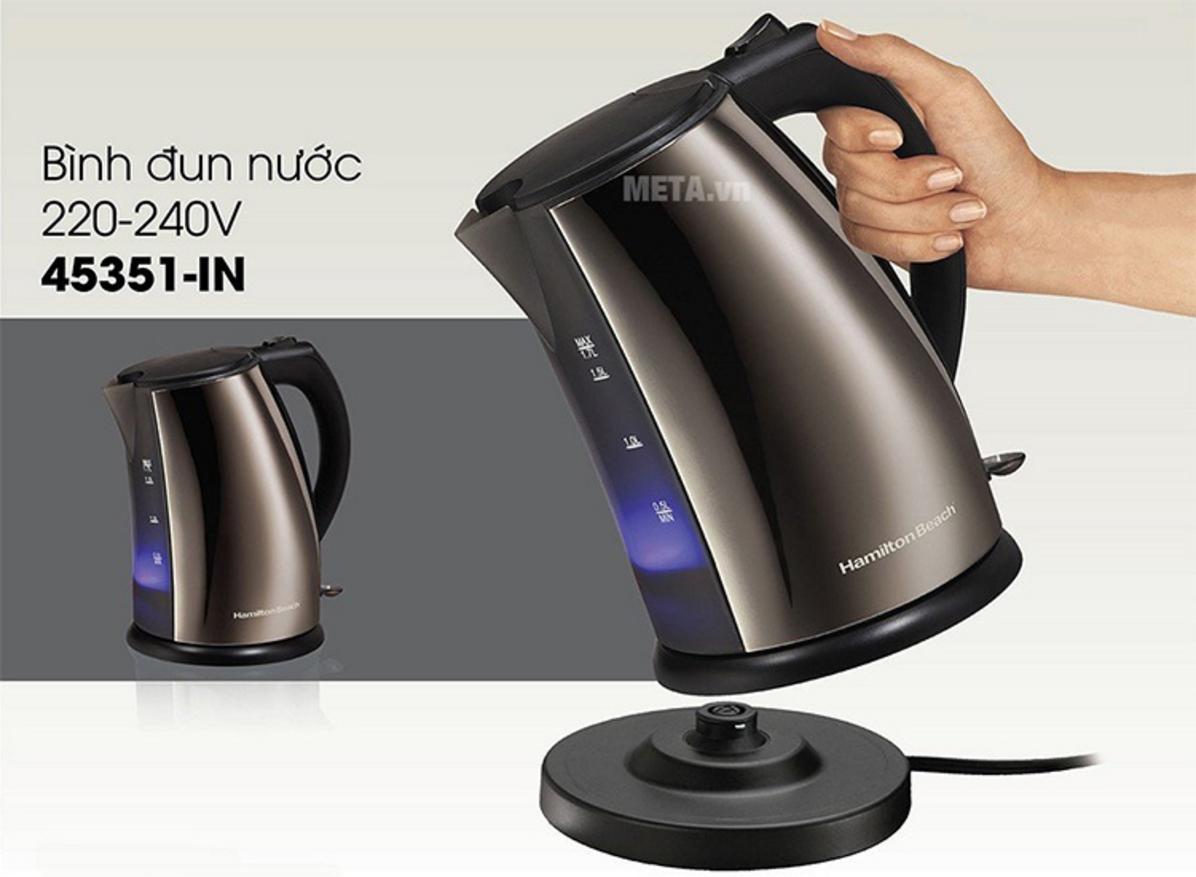 Công suất 2.200W giúp đun nhanh, tiện cho sinh hoạt hằng ngày.