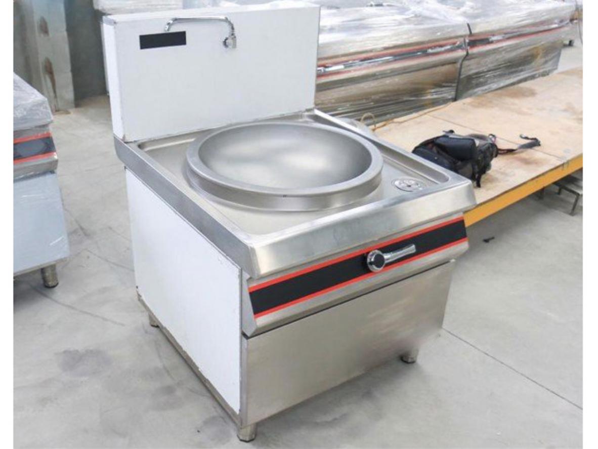 Inox cao cấp, vòi cấp nước lạnh và chân tăng chỉnh tiện lợi