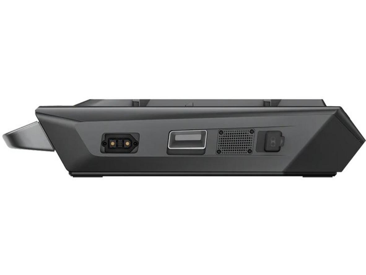 IP65 và USB-C 140W giúp sử dụng linh hoạt hơn ngoài trời.