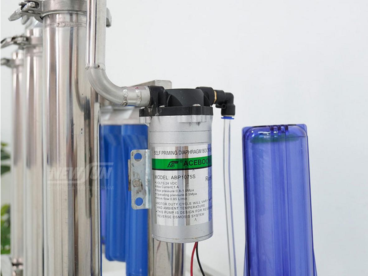 Khung Inox SUS 304 và bơm 24V bền bỉ