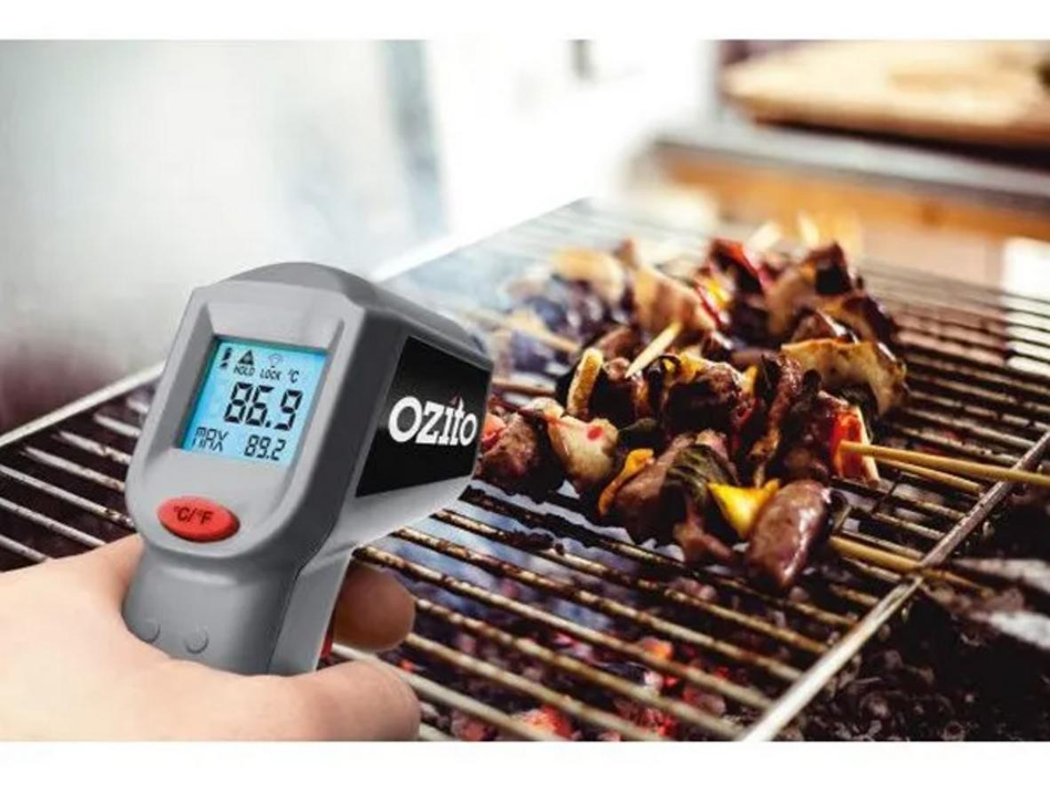 Laser định vị và màn hình LCD đèn nền giúp thao tác dễ dàng.