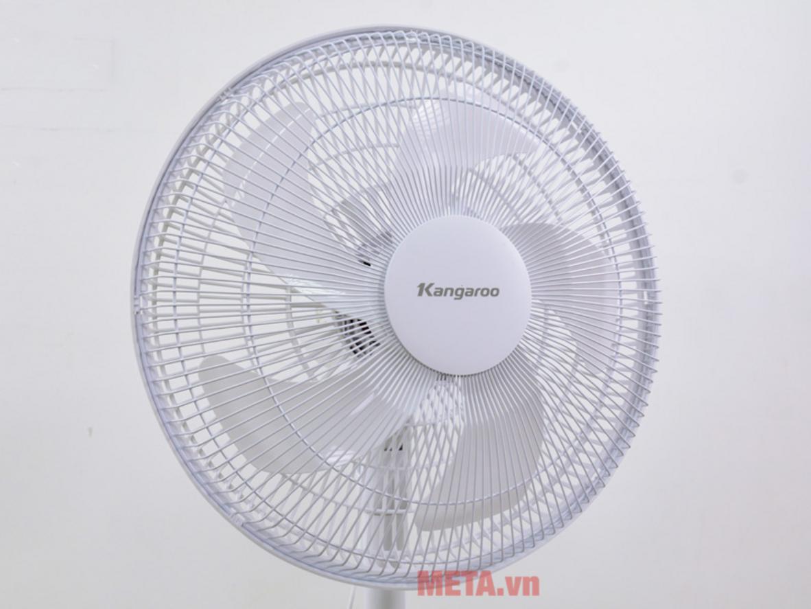 Chuyển đổi linh hoạt giữa quạt đứng và quạt bàn