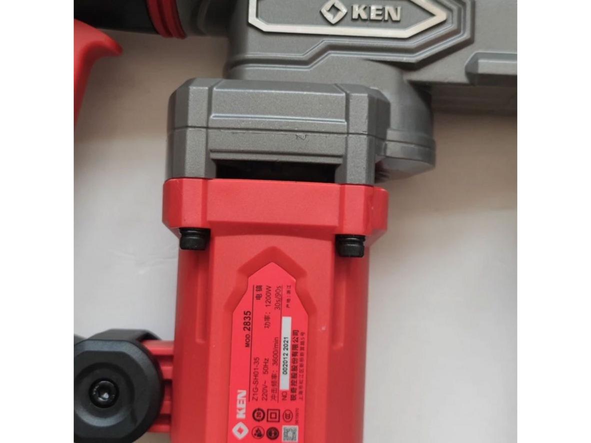 Lực đập 9J, tốc độ đập 3600 lần/phút.