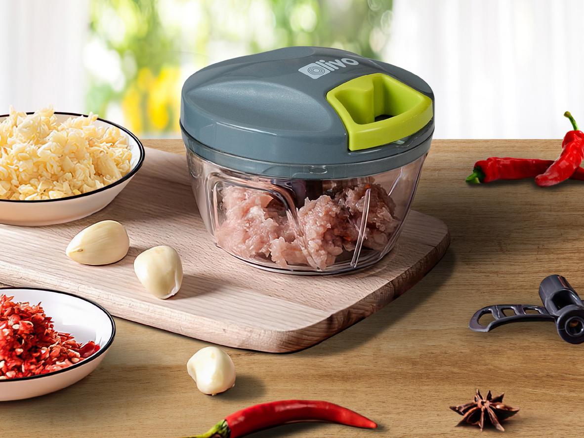 Lưỡi dao inox 3 tầng cho hiệu quả xay gọn và nhanh.