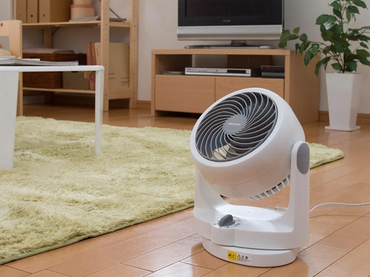 Luồng gió lốc xoáy giúp không khí lưu thông xa và đều hơn.