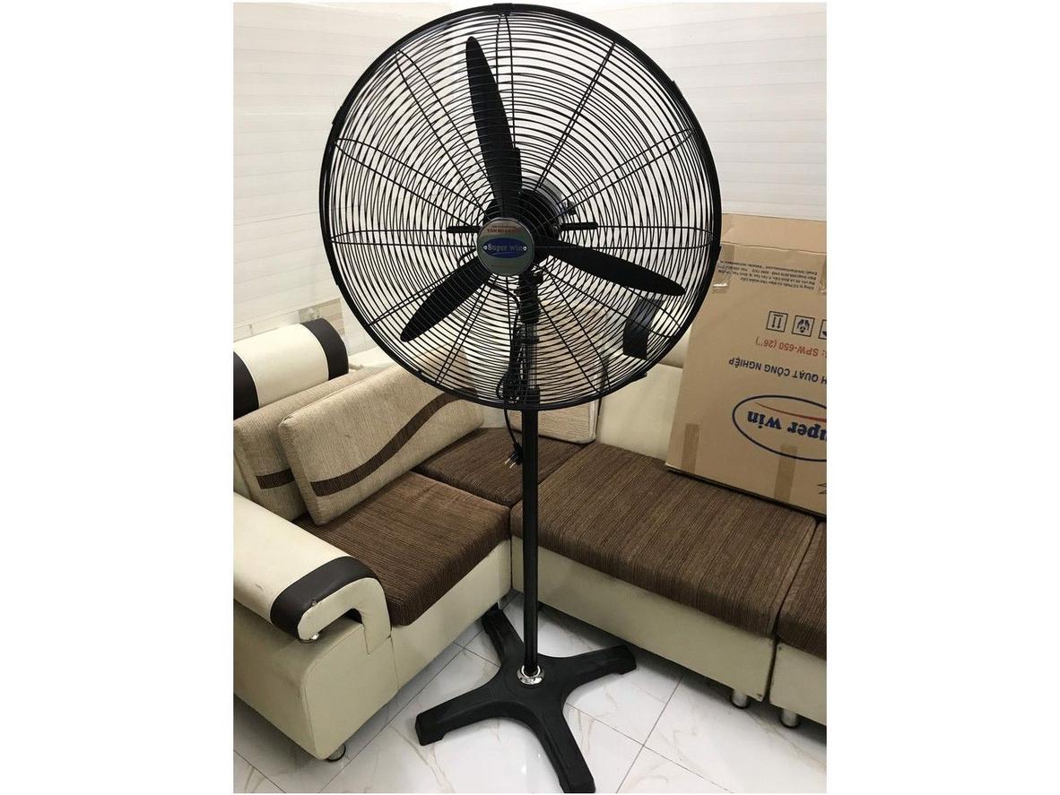 Lưu lượng gió 18.100 m3/h giúp làm mát nhanh cho không gian rộng.