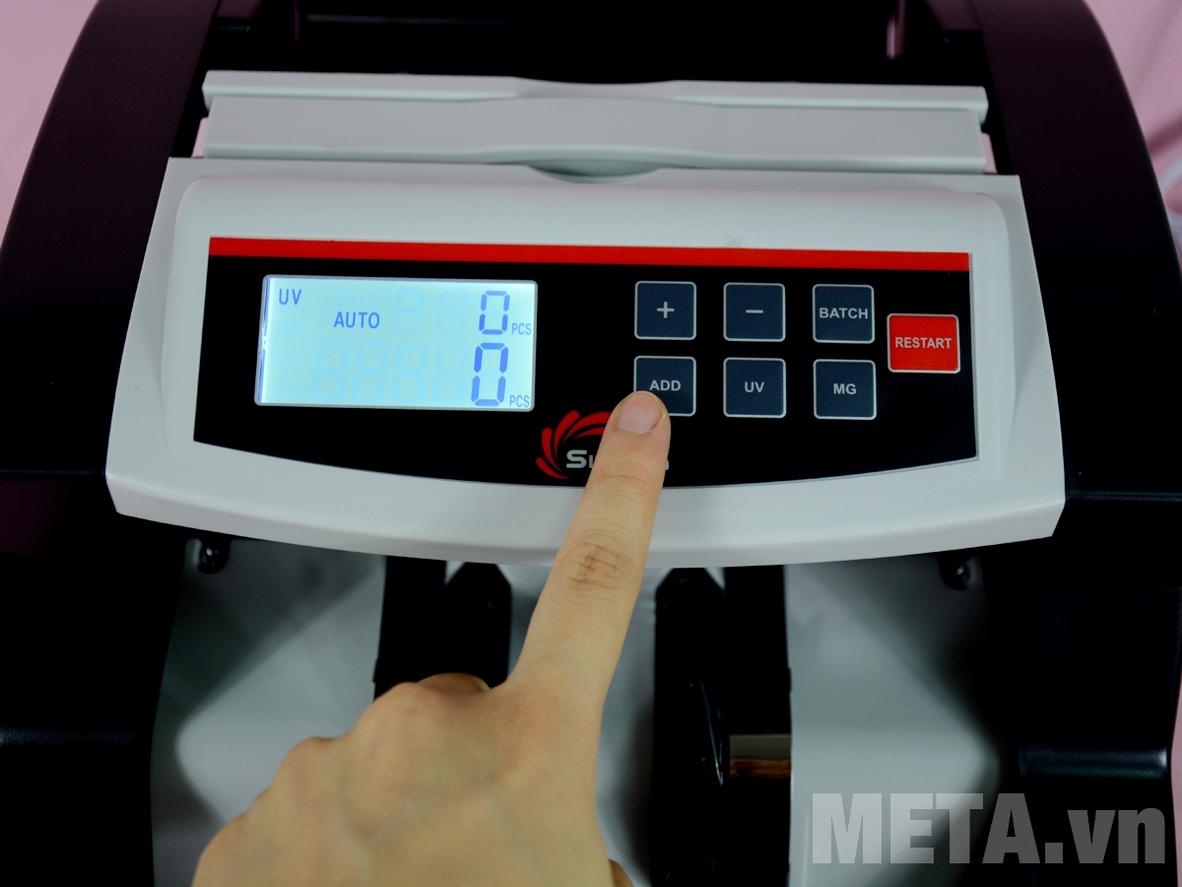 Màn hình LCD hỗ trợ quan sát số đếm rõ ràng, dễ dùng trong môi trường bận rộn.
