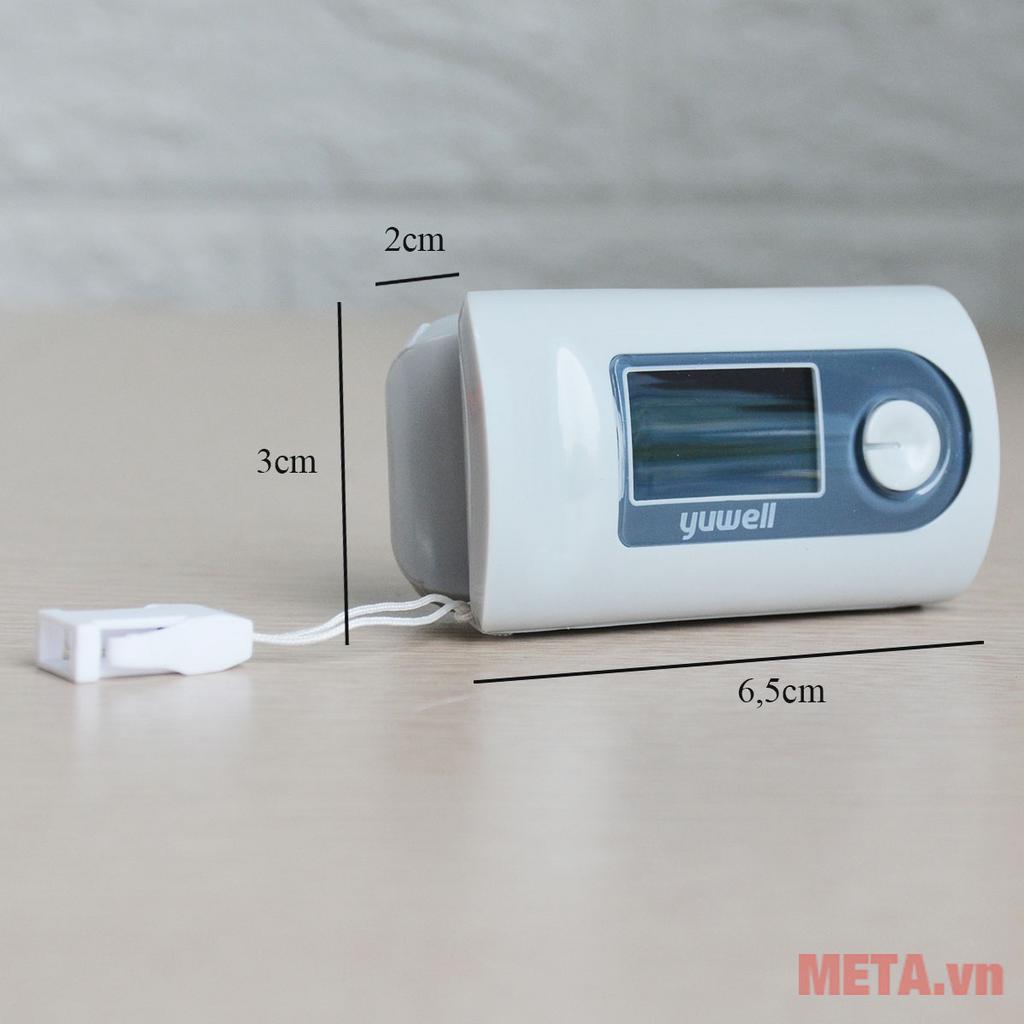 Màn hình OLED dễ đọc, hiển thị rõ cả ngày lẫn đêm