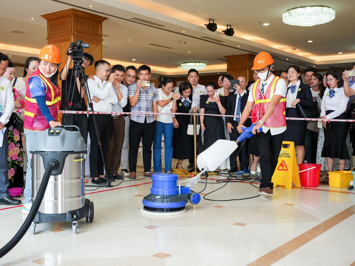 Màu vàng cảnh báo và thông điệp dễ nhận biết