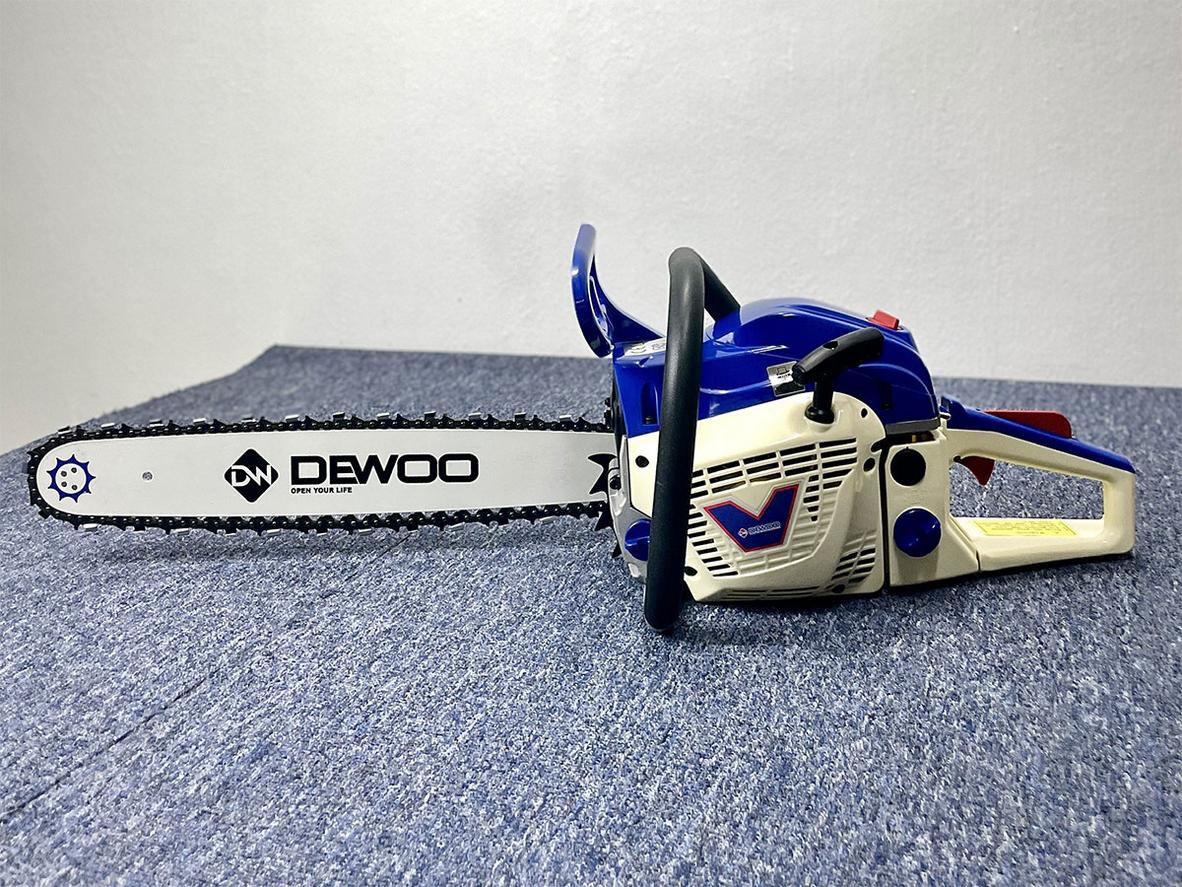 Tổng quan Máy cưa xích chạy xăng Dewoo DW-5200CR1