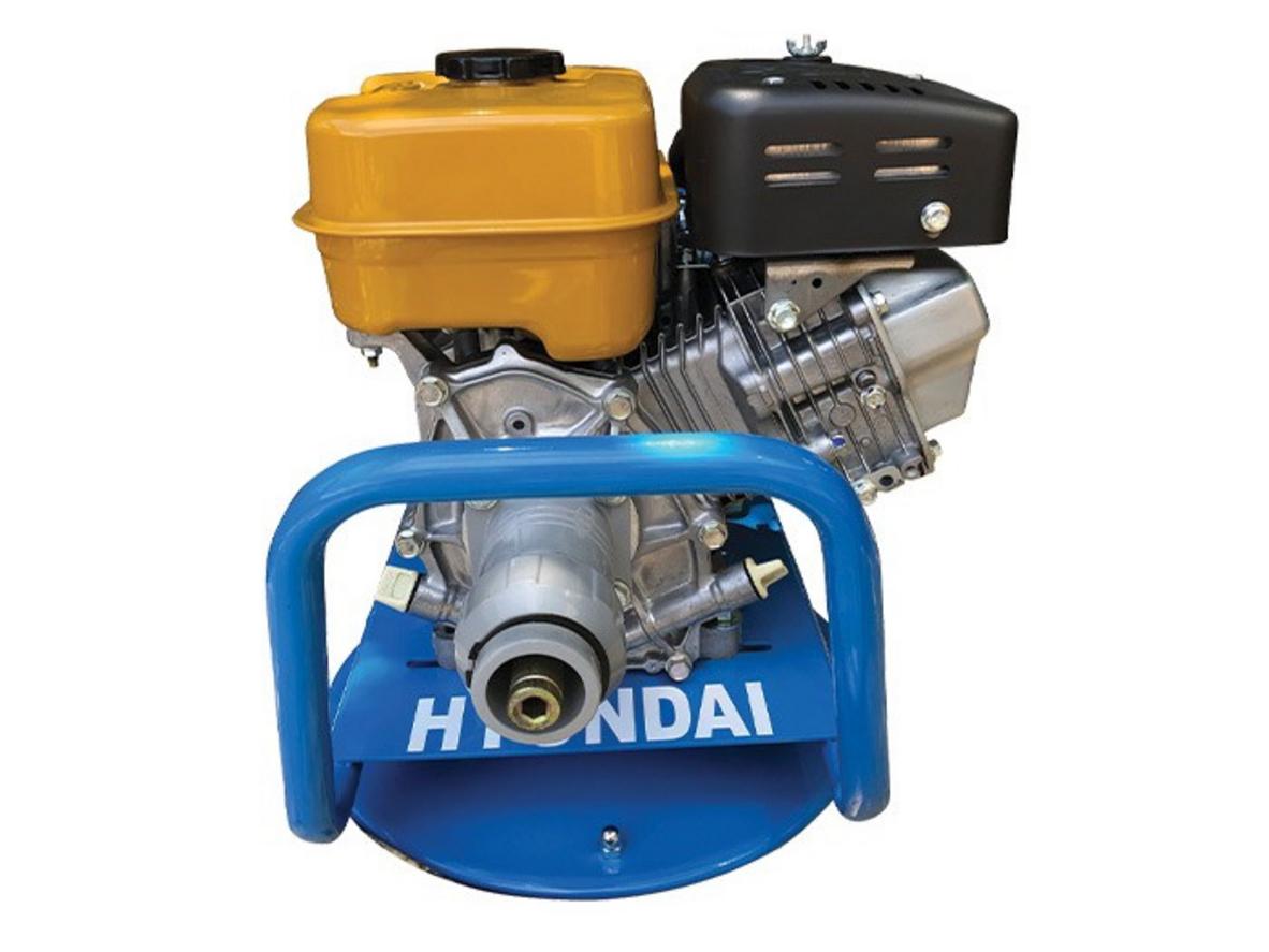 Máy đầm dùi chạy xăng Hyundai HE-5BE (Động cơ Robin EX17)