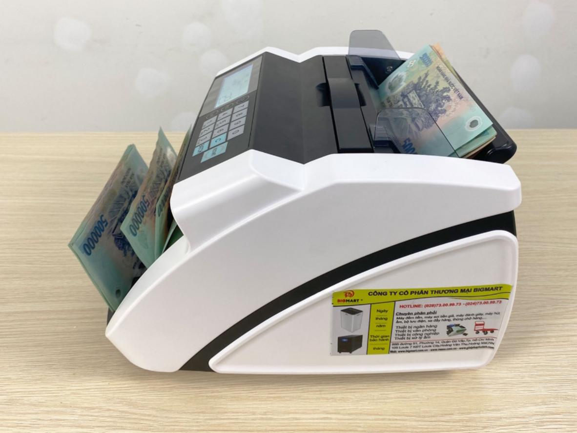 Màn hình LED hiển thị rõ nét, dễ quan sát.