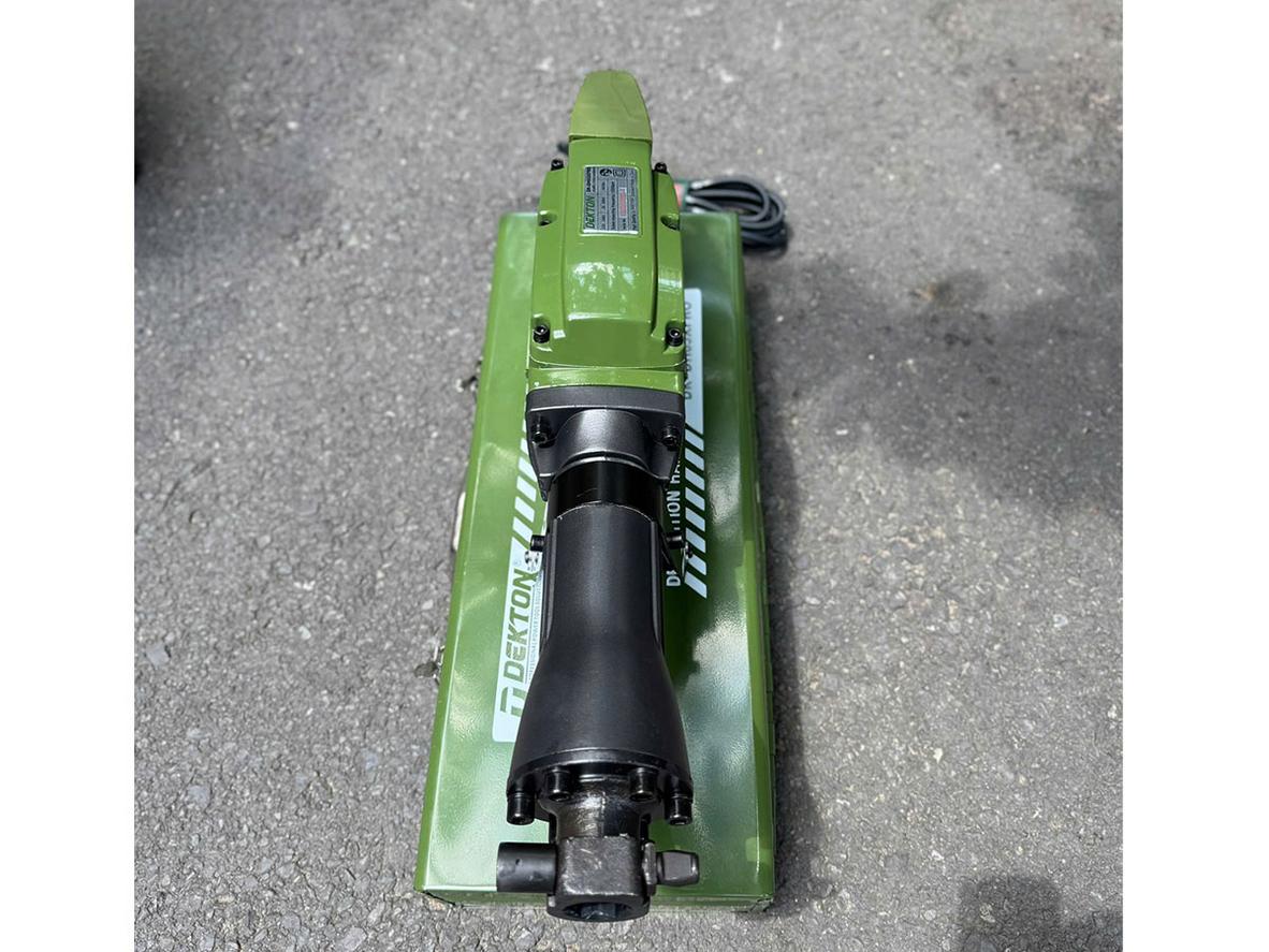 Hộp kim loại và đầu gài 30mm hỗ trợ thi công chuyên nghiệp.