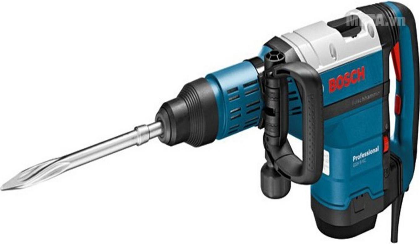 Bosch GSH 9 VC đục phá mạnh trên bê tông cứng.