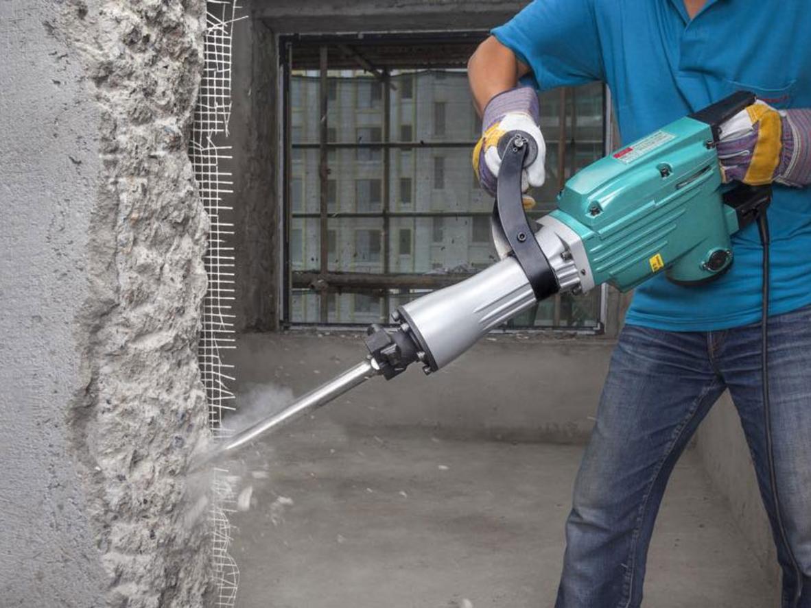 Trọng lượng 16.0kg giúp máy vận hành đầm và ổn định.