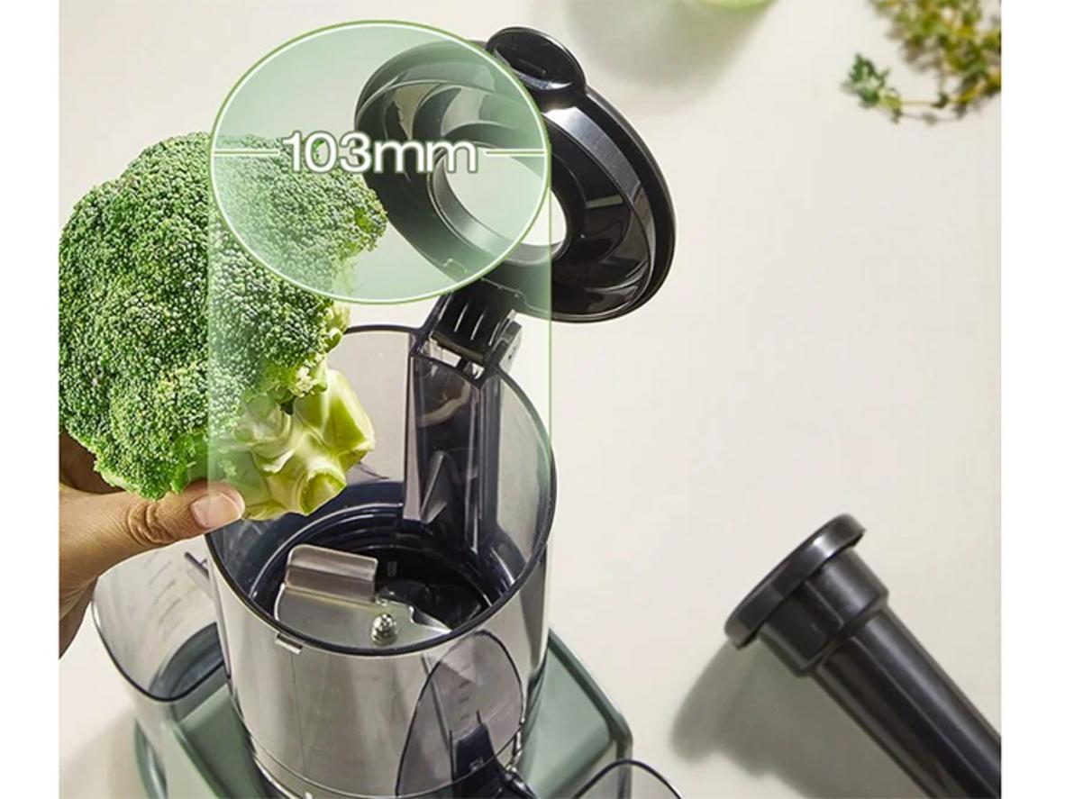 Phụ kiện vệ sinh đi kèm giúp làm sạch dễ hơn