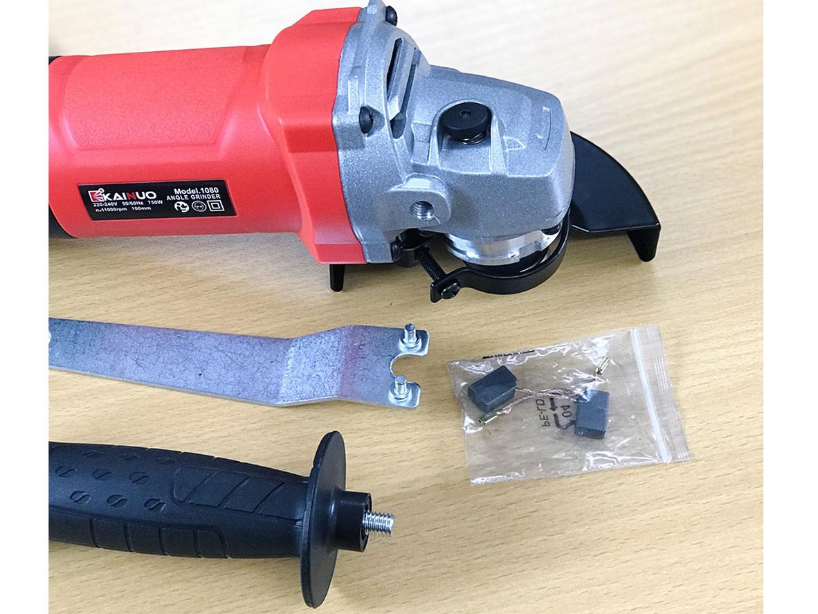Đĩa 100mm và tốc độ cao cho hiệu quả mài cắt tốt.