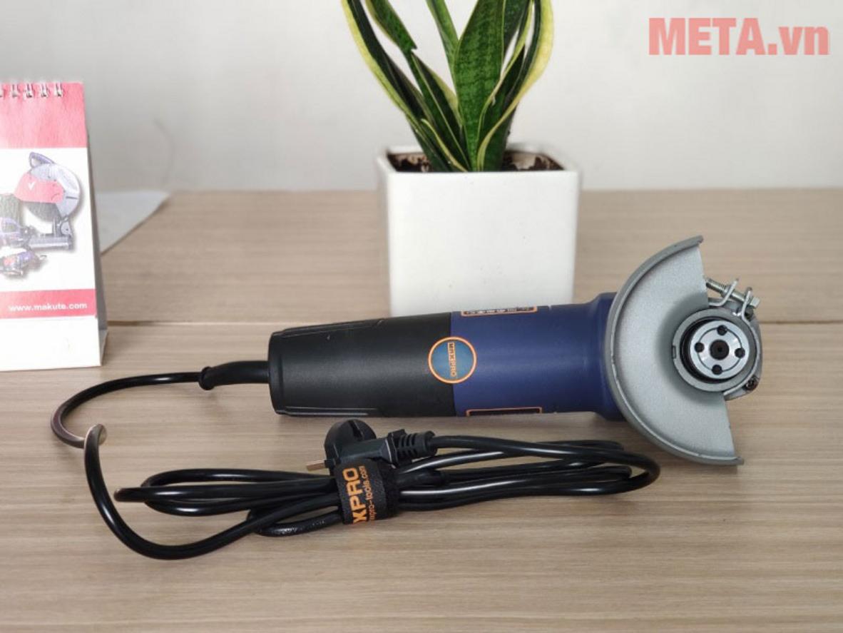 Thân ngắn và công tắc đuôi giúp thao tác linh hoạt, đỡ mỏi tay