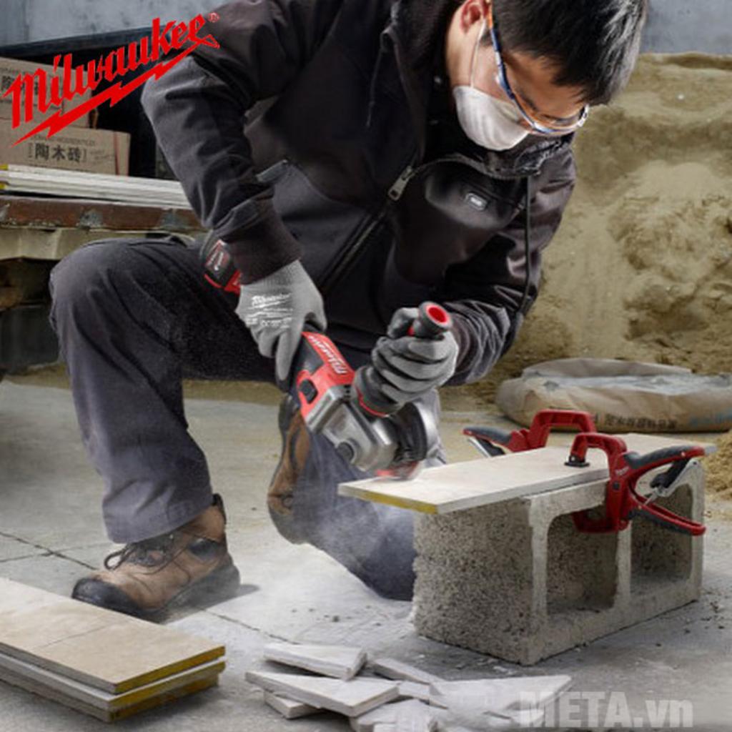 Sức mạnh mài cắt linh hoạt không dây.