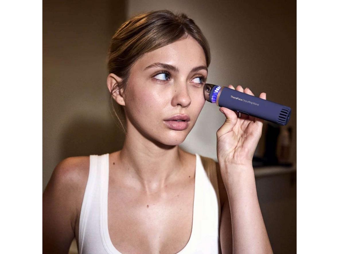 Tổng quan Máy massage đẩy tinh chất TheraFace Depuffing Wand