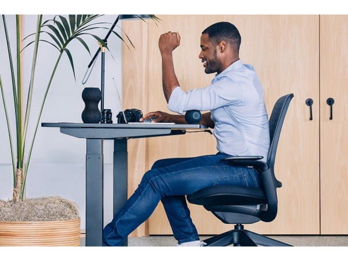 Công nghệ QuietRoll giúp massage điểm chính xác hơn