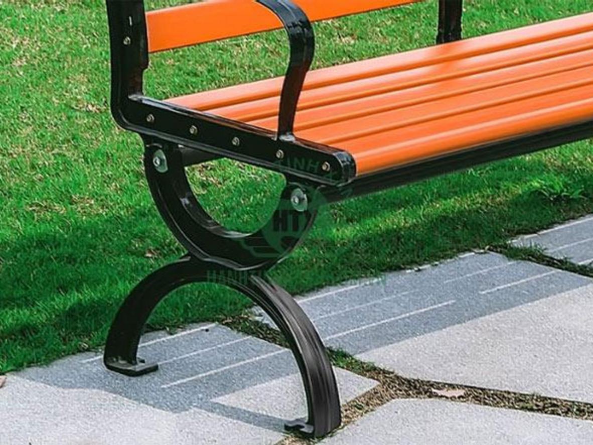 Nan ghế nhựa composite giả gỗ bền đẹp, ít bảo dưỡng.