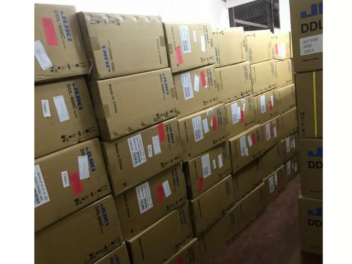 Động cơ bước giúp nâng chân vịt tự động êm và chính xác.