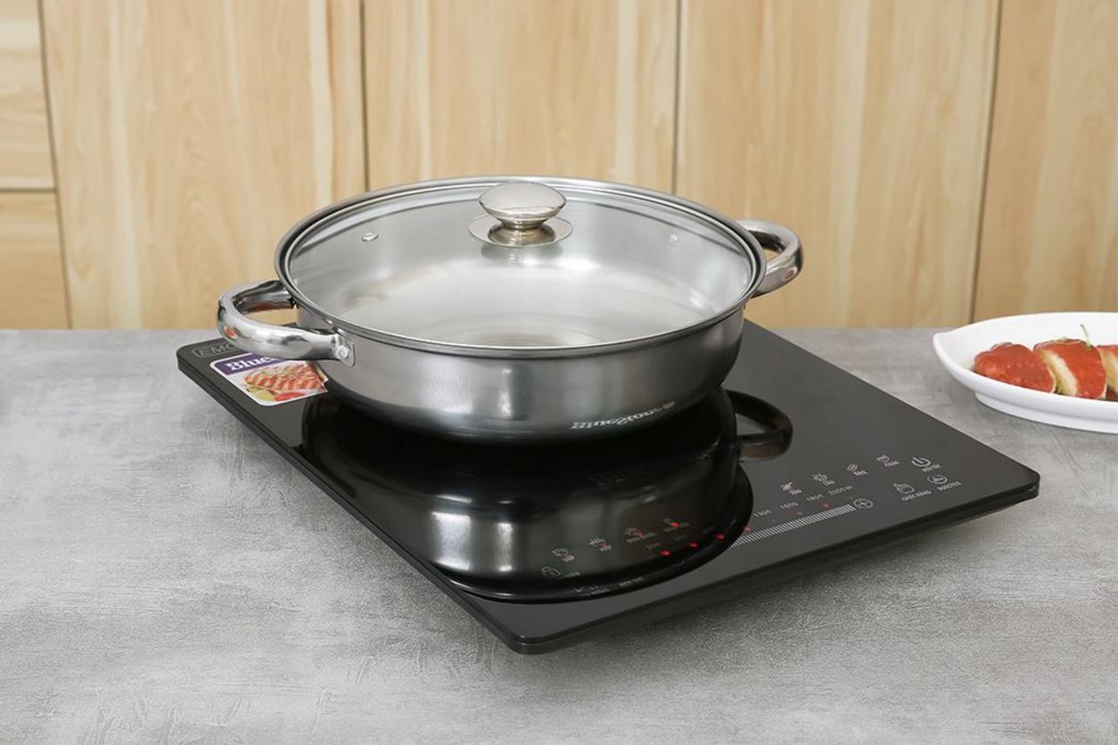 Công suất 2.000W giúp nấu nhanh, phù hợp nhịp sống bận rộn.