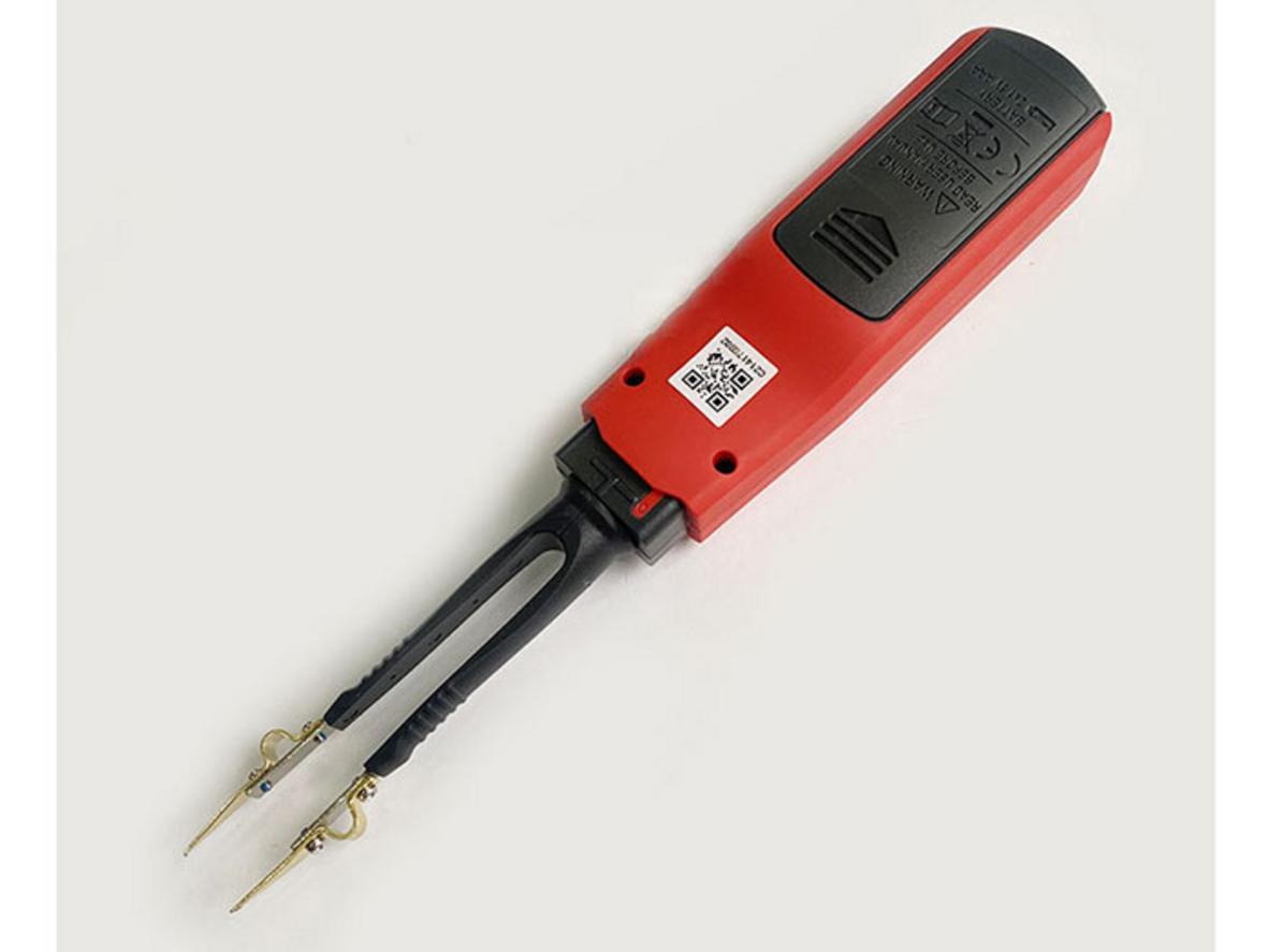 Thiết kế nhíp xoay gọn nhẹ của Uni-T UT116C
