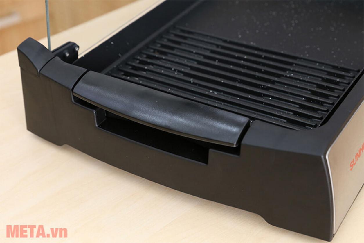 Công suất 1.500W giúp nướng nhanh và chín đều.