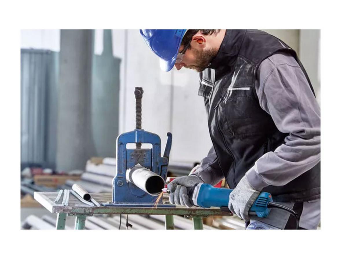 Ống kẹp linh hoạt giúp Bosch GGS 30 LPS tương thích nhiều phụ kiện.