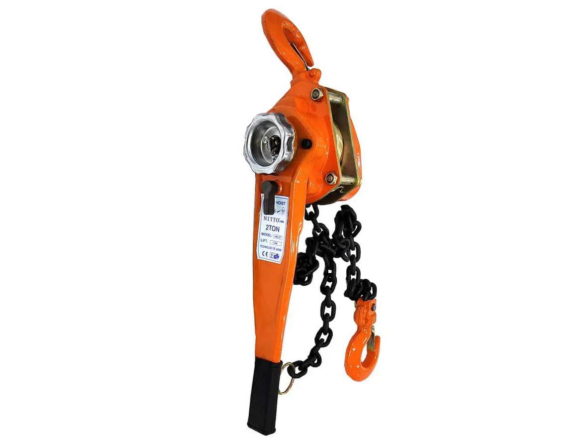 Phanh kép tự động và móc xoay 360 độ hỗ trợ an toàn.