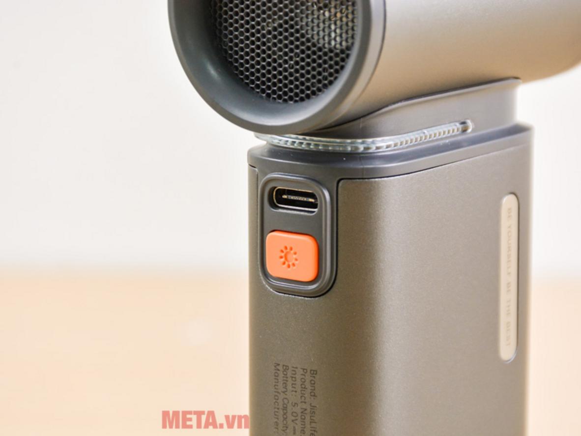 Pin lớn 9000mAh, sạc nhanh USB-C 18W.