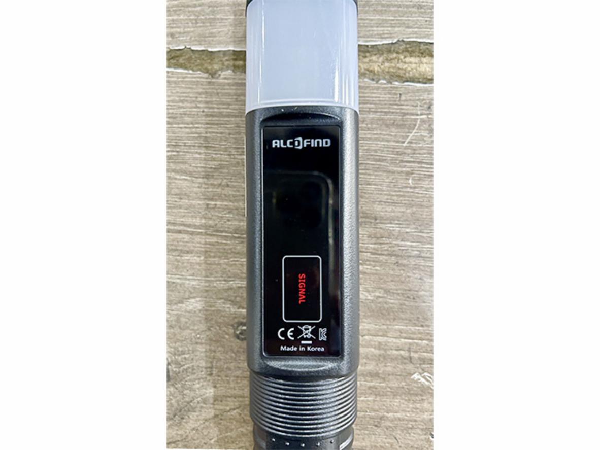 Pin sạc và thiết kế gọn nhẹ của Alcofind AF-100P