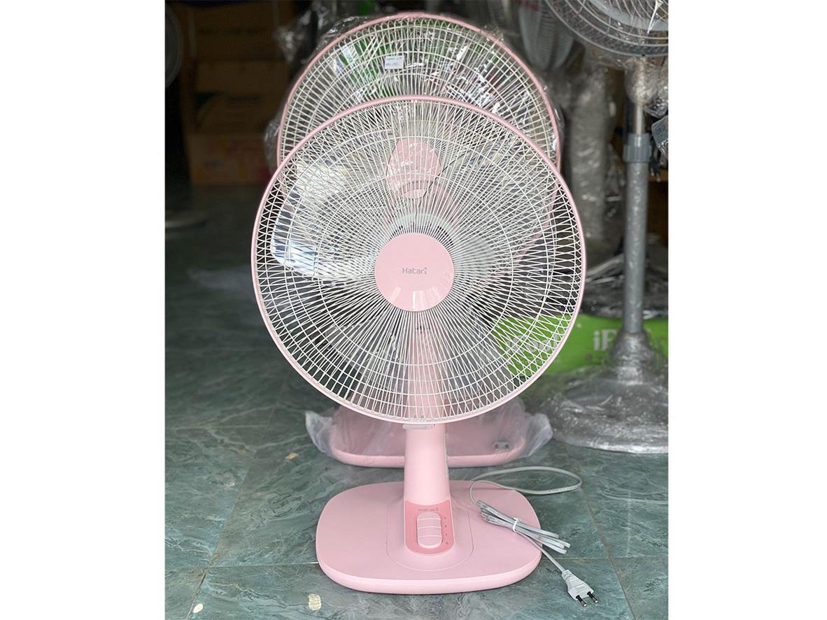 Sải cánh 40cm và 3 cánh nhựa tạo luồng gió rộng, ổn định.