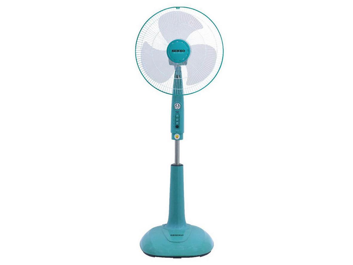 Công suất 47W và sải cánh 39cm giúp quạt mát nhanh, gió rộng.