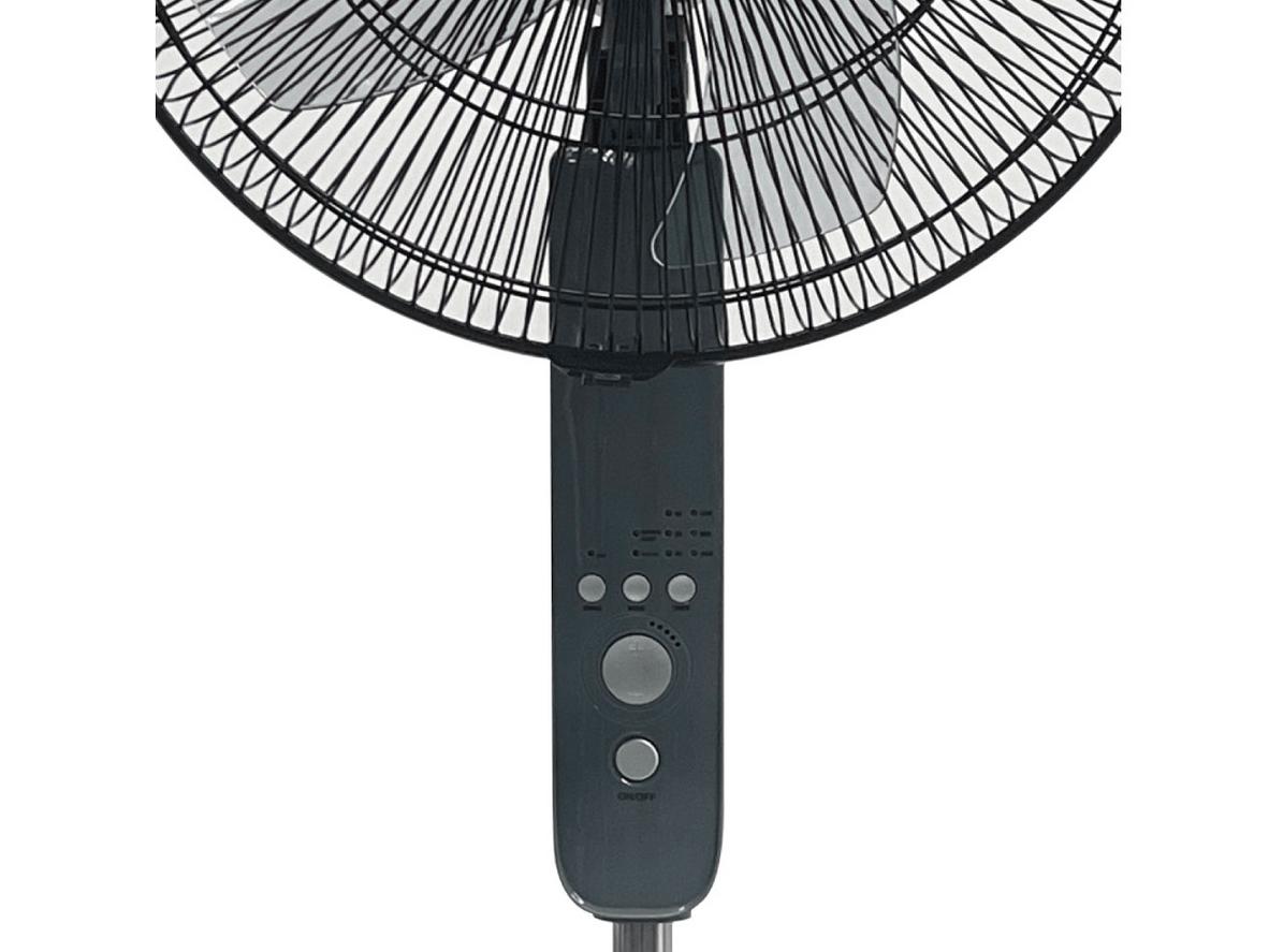 Remote từ xa và hẹn giờ 7 tiếng giúp dùng quạt tiện hơn.