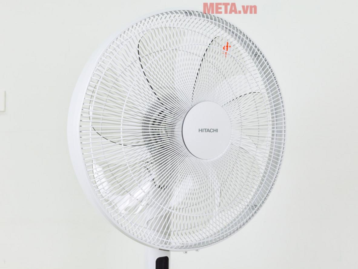 Điều khiển từ xa, LED hiển thị và hẹn giờ giúp sử dụng rất thuận tiện.