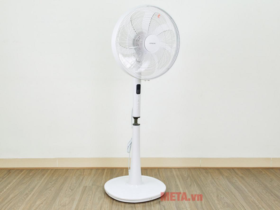 Điều khiển từ xa, LED hiển thị và hẹn giờ giúp sử dụng rất thuận tiện.