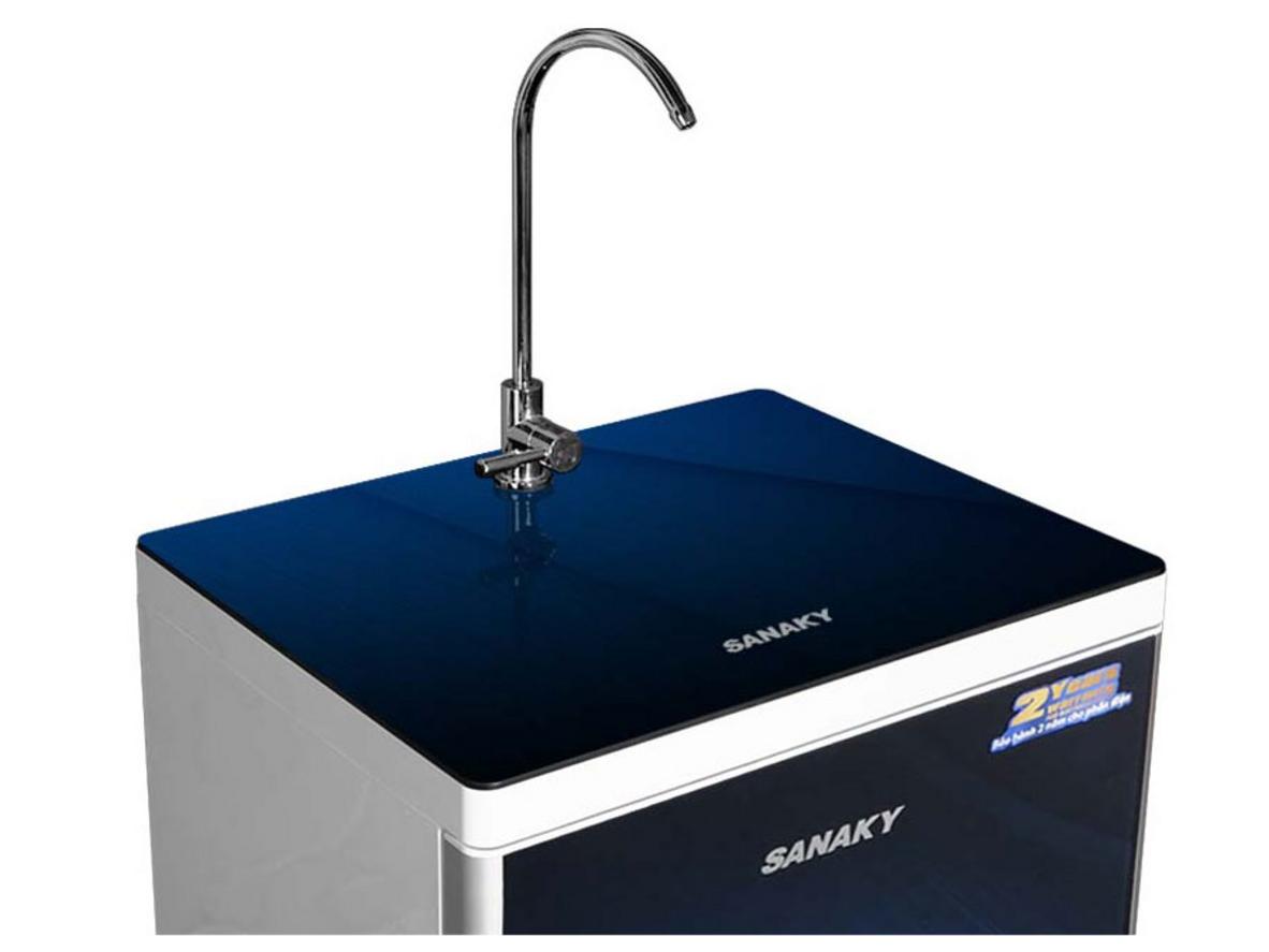 Hệ thống RO 10 lõi lọc của Sanaky VH-6110VD