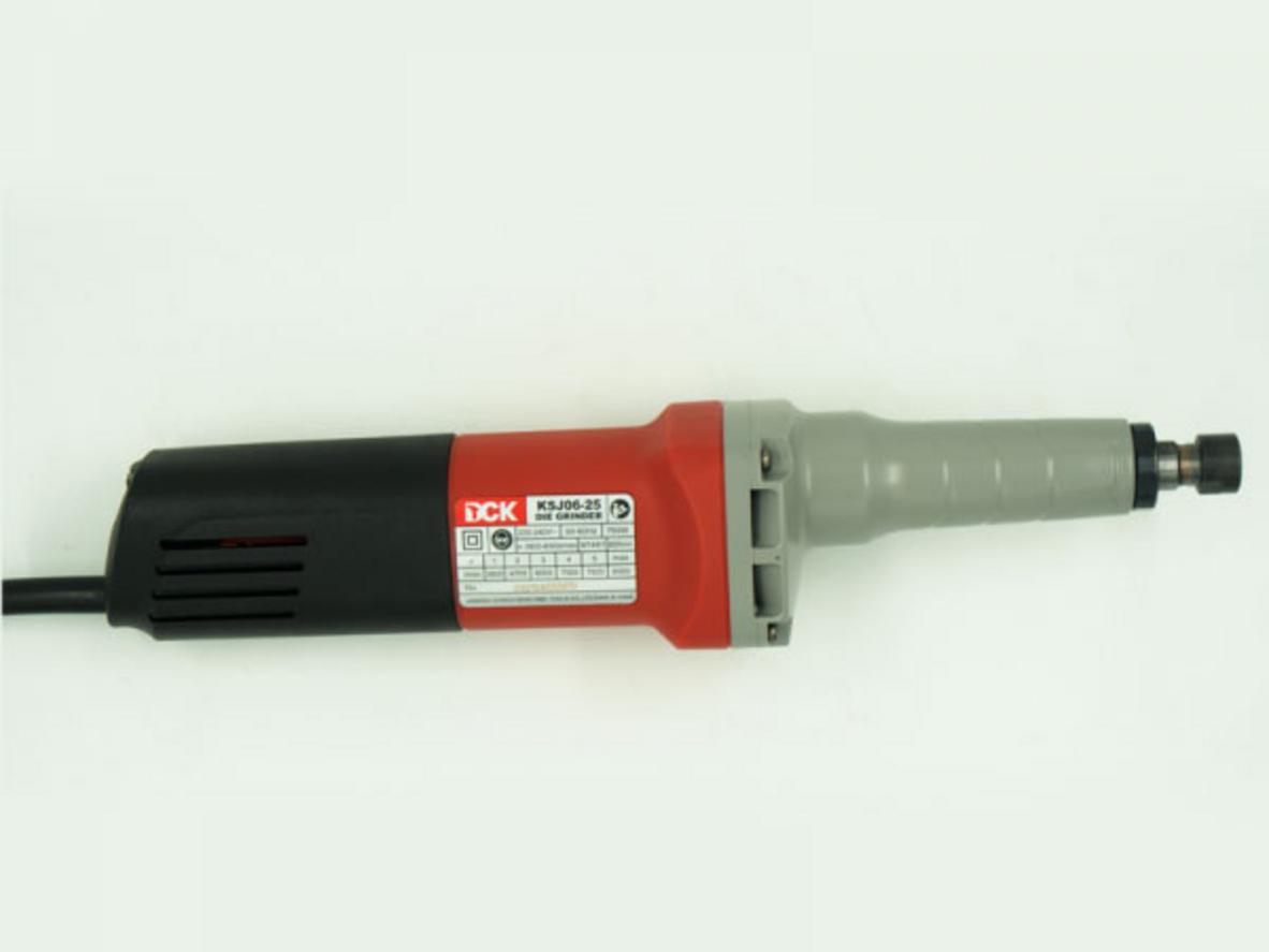 Sức mạnh 750W giúp máy làm việc ổn định và hiệu quả.