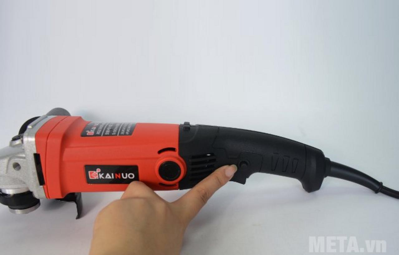 Thiết kế gọn tay, dễ kiểm soát và thao tác ổn định.