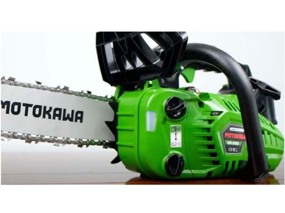 Trọng lượng khoảng 4.6kg giúp Motokawa MK-3000 dễ cầm nắm và linh hoạt khi làm việc.