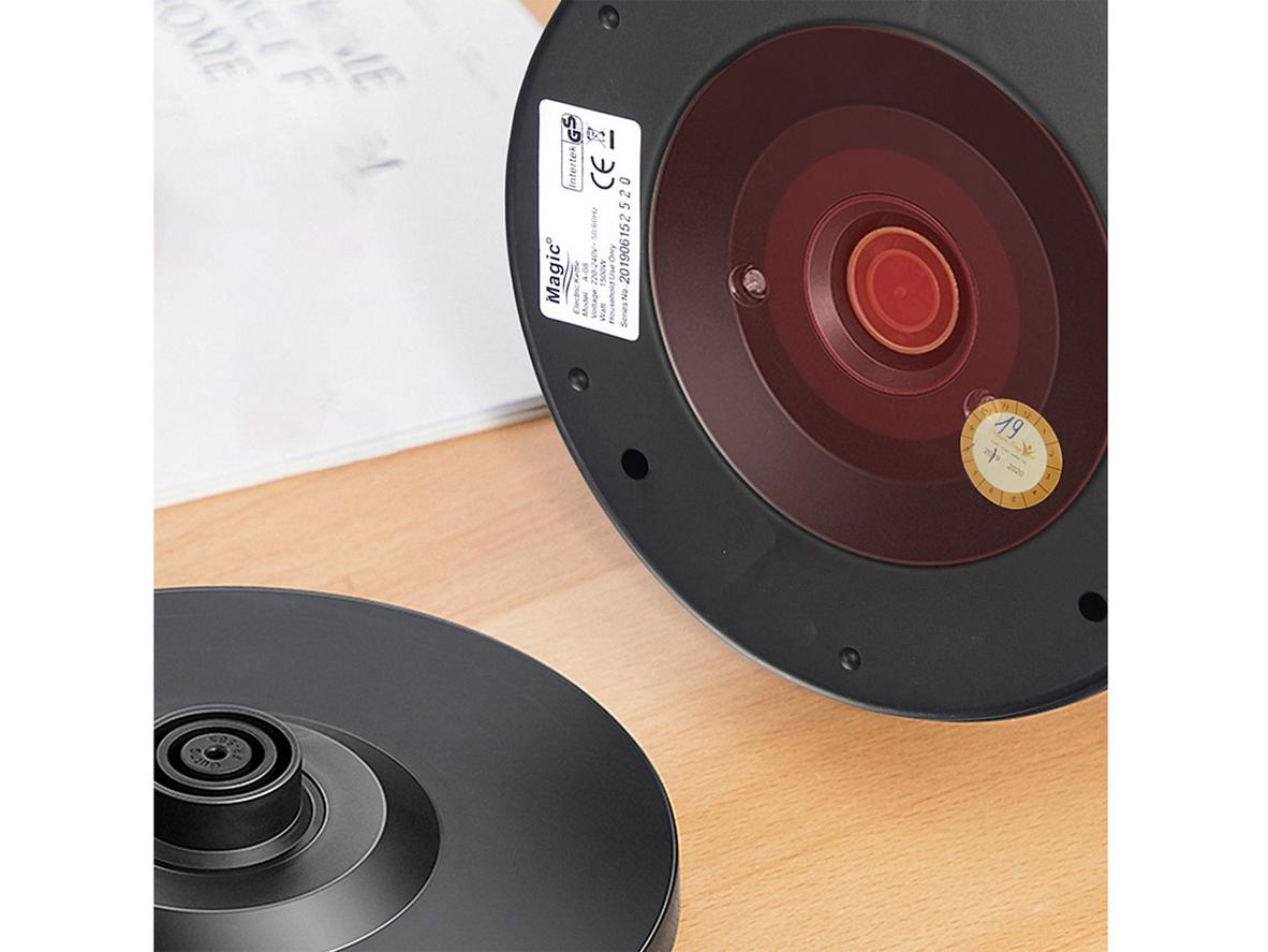 Đế xoay 360 độ và tay cầm cách nhiệt giúp dùng tiện hơn.