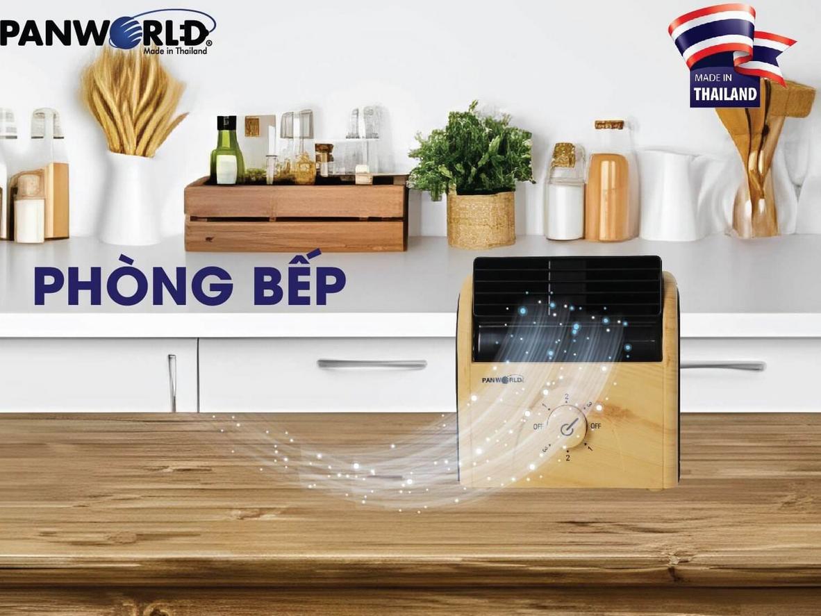 Thiết kế vân gỗ hài hòa với góc làm việc, kệ sách, bàn học.