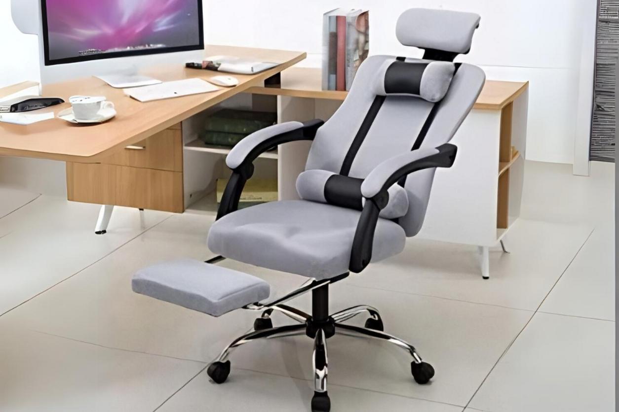 Ghế giám đốc thiên về sự êm ái, lưng cao và vẻ chuyên nghiệp.