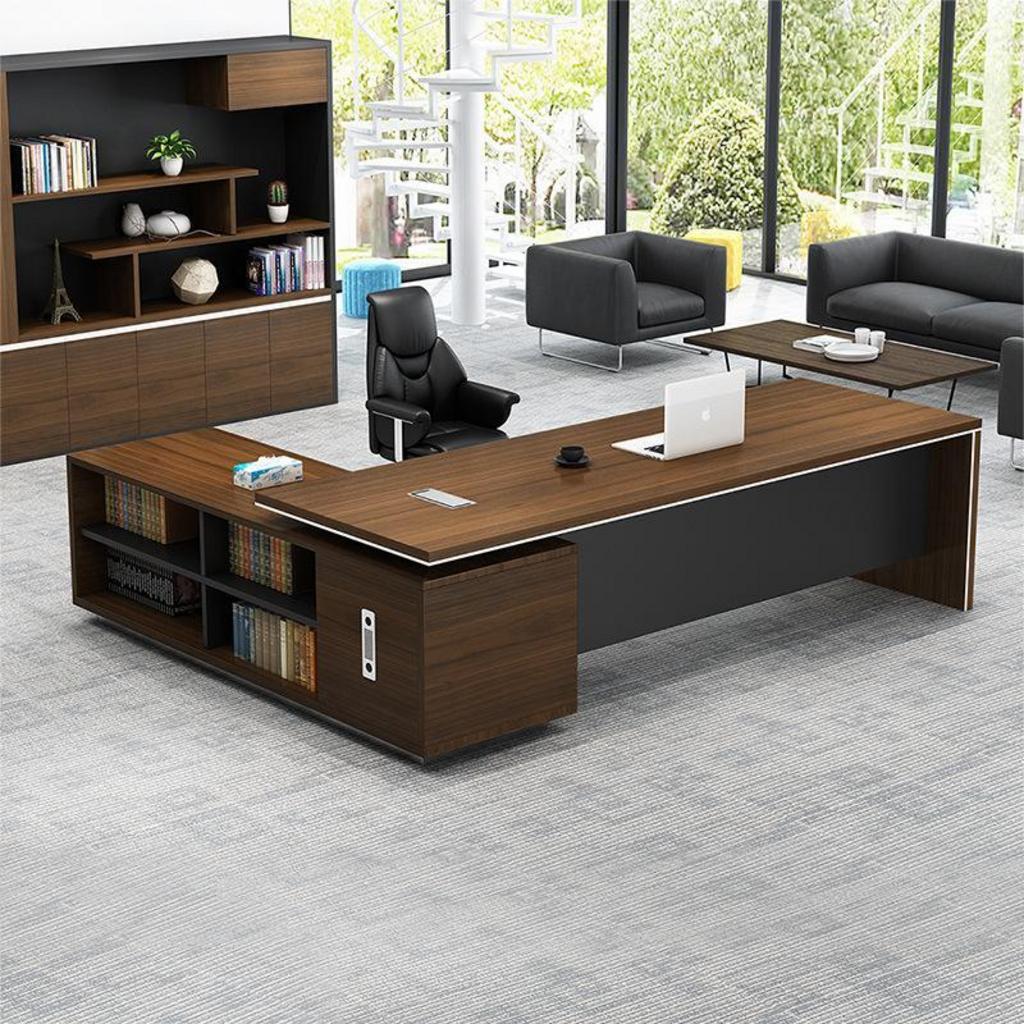 Bàn giám đốc gỗ công nghiệp được chọn nhiều nhờ giá hợp lý và thiết kế hiện đại.