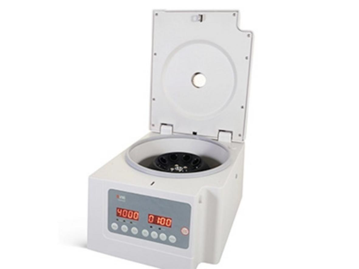 Dải tốc độ 300–4000 vòng/phút giúp xử lý linh hoạt nhiều loại mẫu.