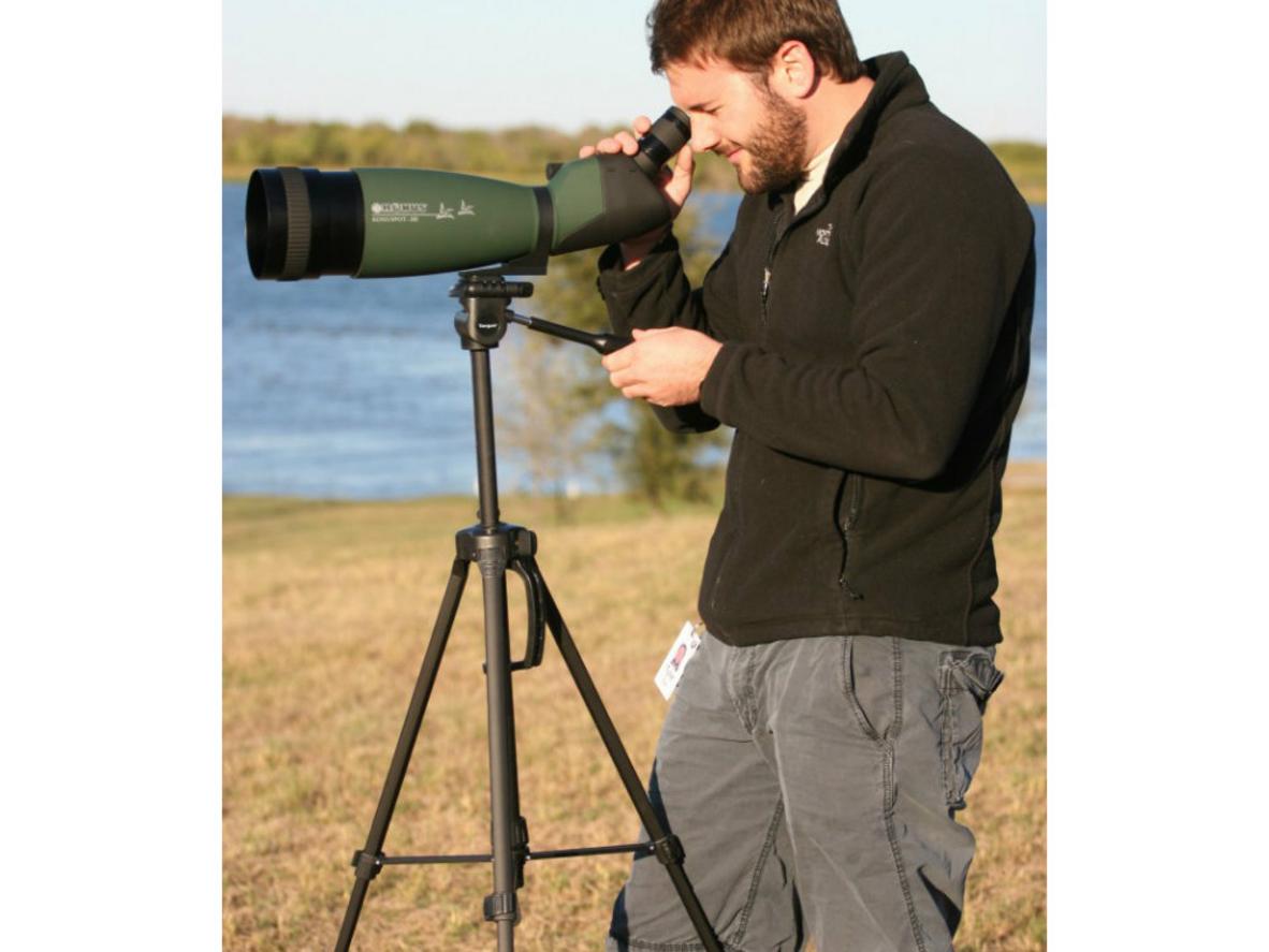 Vật kính 100mm giúp thu sáng tốt hơn khi quan sát xa.