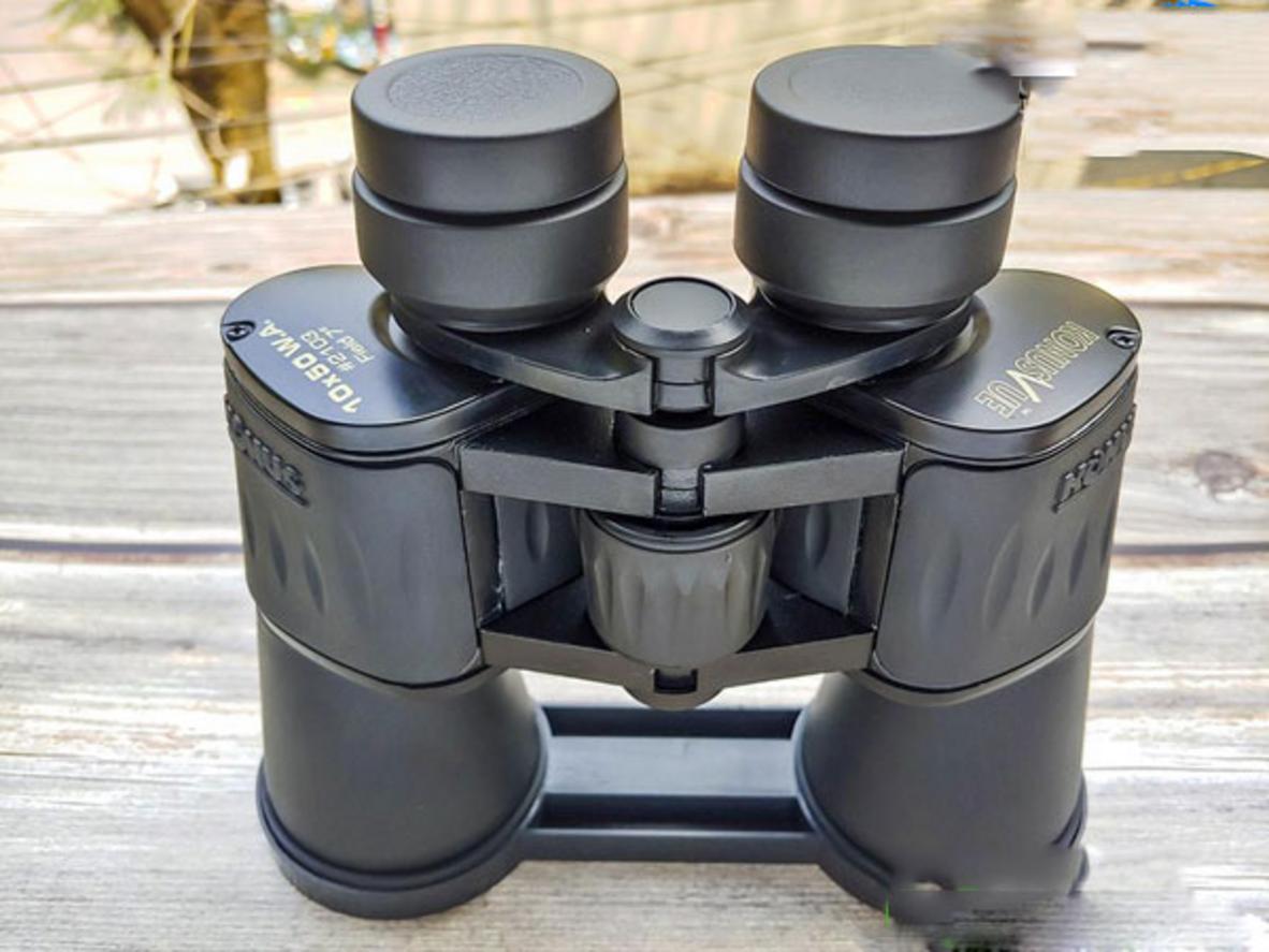 Vật kính 50mm cho hình ảnh sáng và trường nhìn rộng.